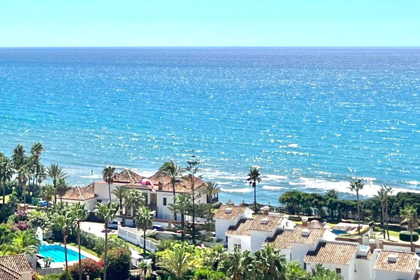 Marbella Beachfront - Beachside Apartment With Stunning Sea Views Buitenkant foto