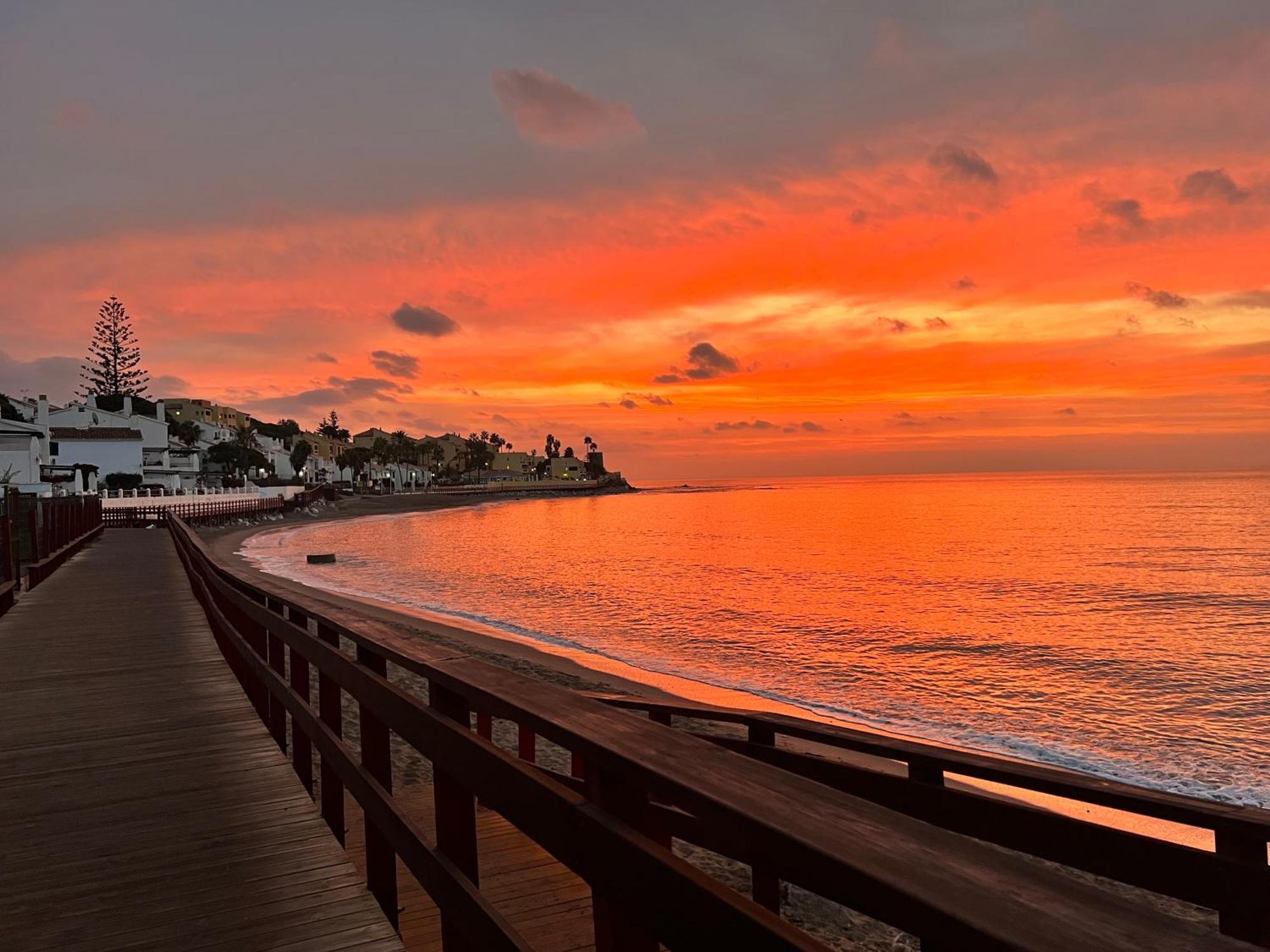 Marbella Beachfront - Beachside Apartment With Stunning Sea Views Buitenkant foto